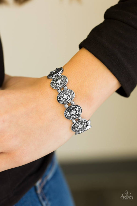 Girl Grandeur - White