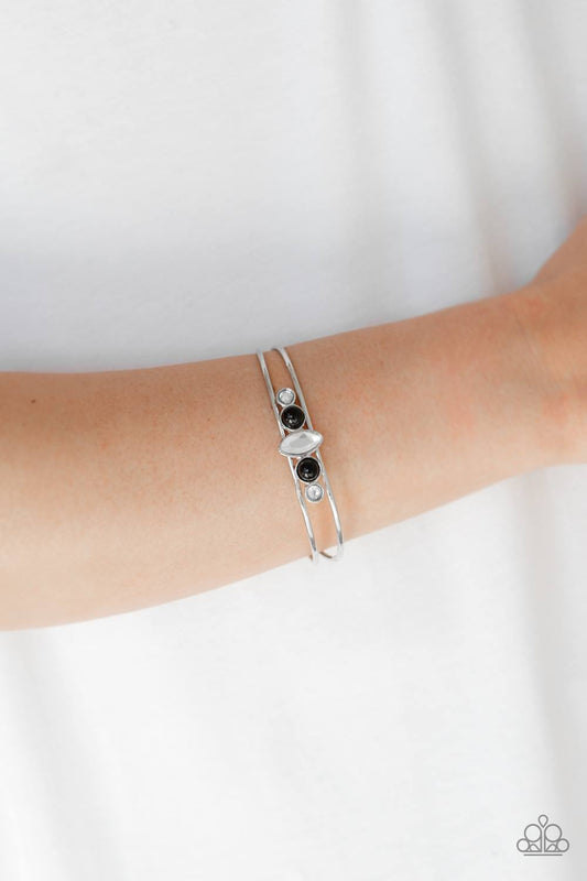 Invitado de un invitado - Negro