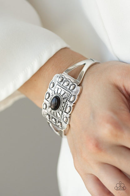 Casa grande en la pradera - Negro