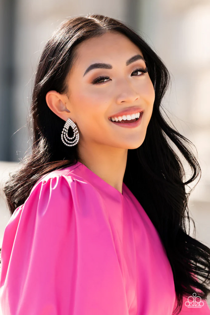 Los paparazzi adoptan una postura de PODER - Blanco