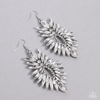 Aumente el lujo: pendientes blancos de Paparazzi