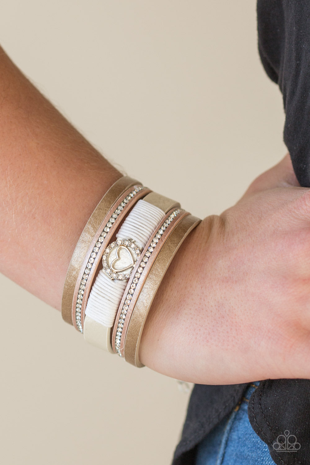 Se necesita corazón - Multicolor